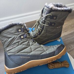 Columbia Women's Minx Shorty III Quilted Winter Boots - Green (Nori) - 9 Wide